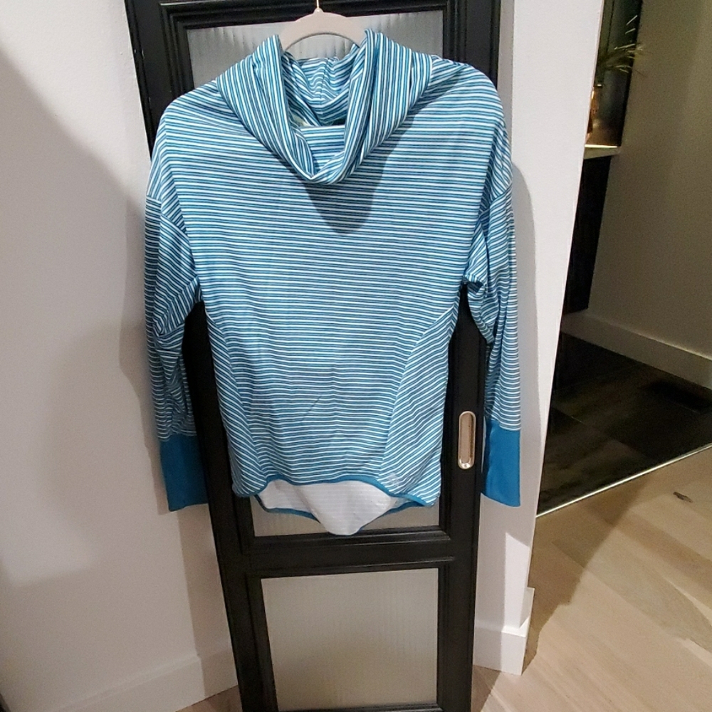 Long sleeve redbox pull over